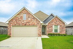 202 Sparkling Meadows Ln in Lafayette, LA - Building Photo