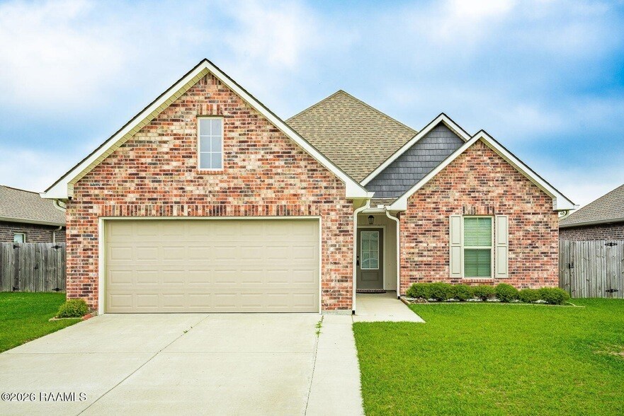 202 Sparkling Meadows Ln in Lafayette, LA - Building Photo