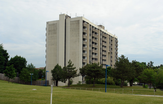 Vinette Towers in Syracuse, NY - Foto de edificio - Building Photo