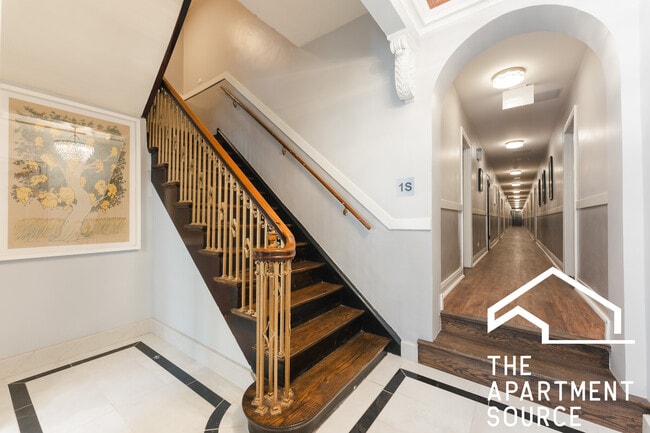 630 W Wrightwood Ave, Unit 2 in Chicago, IL - Building Photo - Building Photo