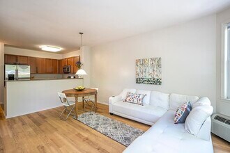 30 Freedom Way in Jersey City, NJ - Building Photo - Building Photo