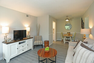 HAMPTONS AT COUNTRY PARK Apartments