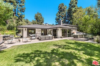 811 N Norman Pl in Los Angeles, CA - Building Photo - Building Photo