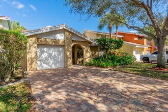 6090 Aloma Ln in Boca Raton, FL - Foto de edificio - Building Photo