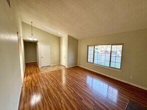 37739 Mentor Ct in Palmdale, CA - Foto de edificio - Building Photo