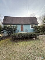 14 Wendell Comrie Rd in Ledyard, CT - Building Photo