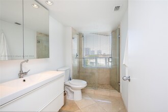 21055 Yacht Club Dr, Unit 609 in Aventura, FL - Building Photo - Building Photo