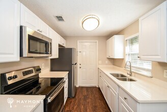 8444 Fury Dr in Jacksonville, FL - Building Photo - Building Photo