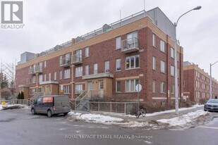 20 Elsie Ln in Toronto, ON - Building Photo