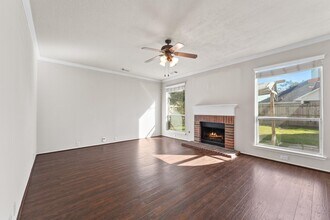 18914 Woodglen Shadows Dr in Humble, TX - Building Photo - Building Photo