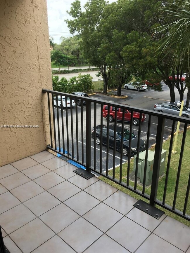 14221 N Kendall Dr in Miami, FL - Building Photo - Building Photo