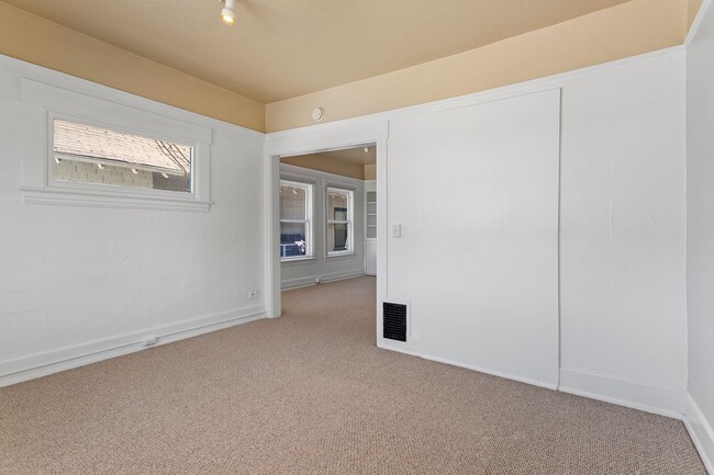 2320 SW Osage St in Portland, OR - Building Photo - Building Photo