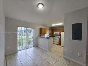15 NE 13th Ave in Homestead, FL - Building Photo - Building Photo
