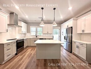 2003 Ashley Rd in Charlotte, NC - Building Photo - Building Photo