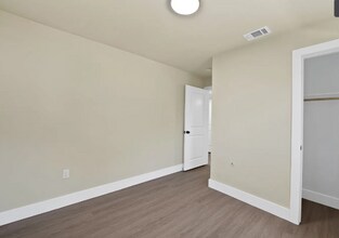 306 Renfro St in Grand Prairie, TX - Building Photo - Building Photo