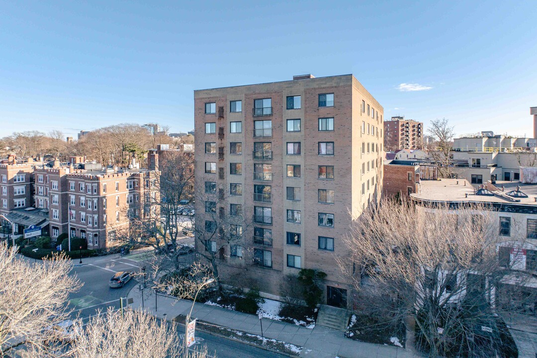 Beacon Place in Brookline, MA - Building Photo