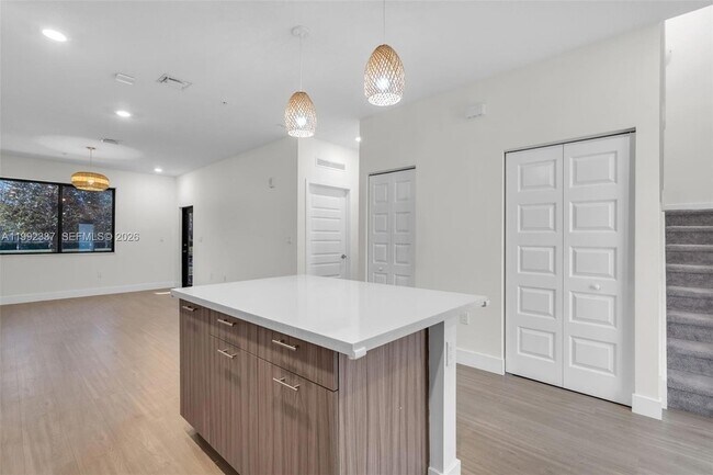 8363 NW 41st St, Unit A-109 in Doral, FL - Building Photo - Building Photo