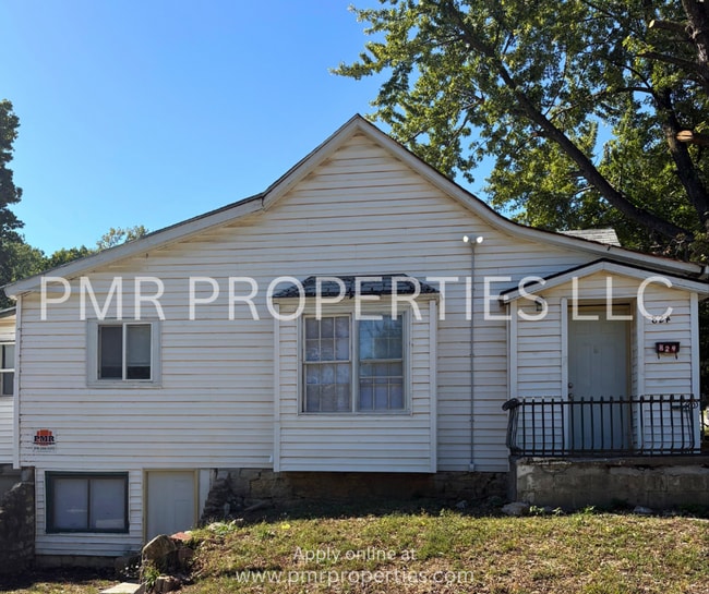 property at 824 Green St
