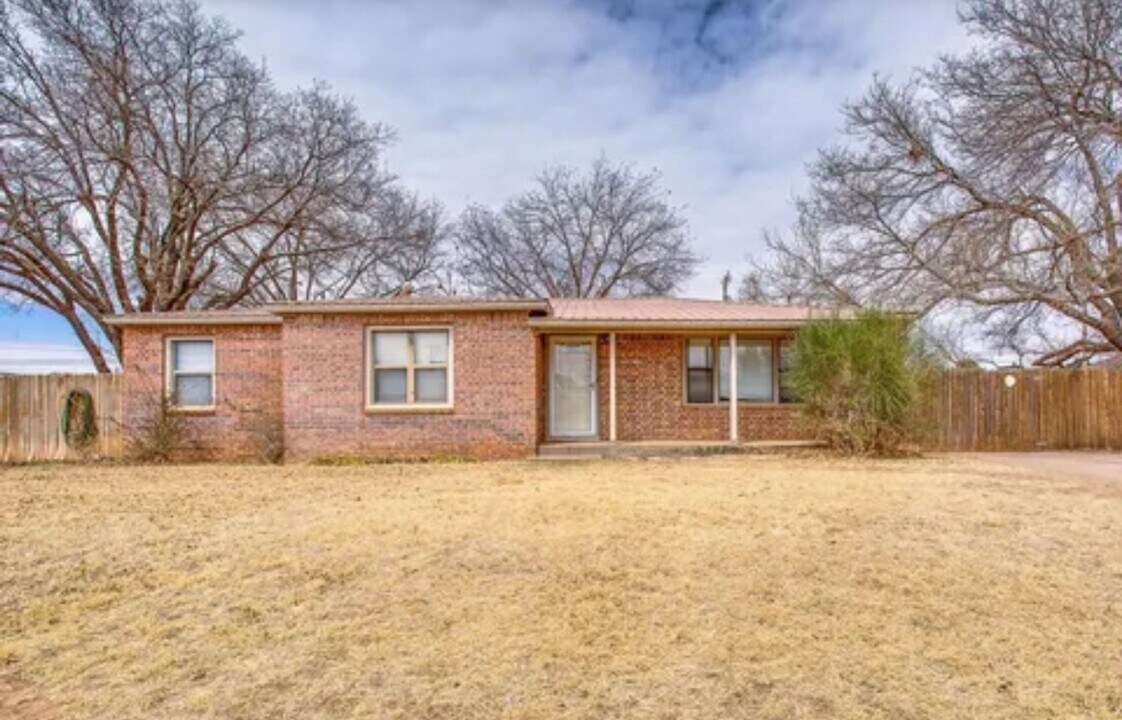 4906 60th St in Lubbock, TX - Building Photo