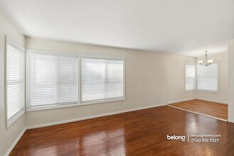 183 N Batavia St in Orange, CA - Foto de edificio - Building Photo