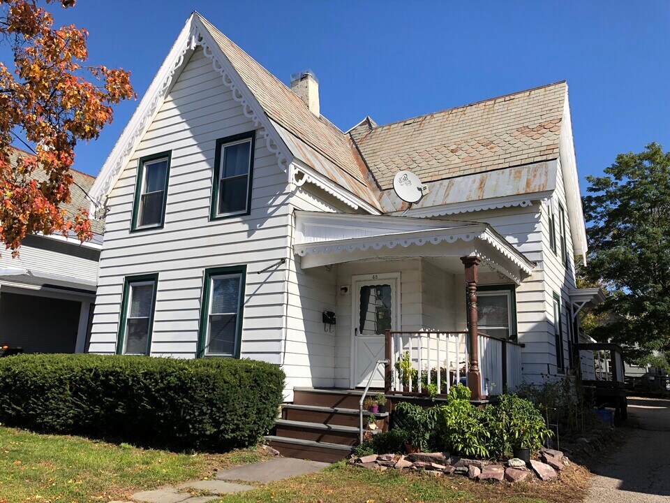 48 Elmwood Ave, Unit 1 in Burlington, VT - Building Photo