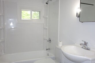 116 Howard Dr, Unit Apt #1 in Charlottesville, VA - Building Photo - Building Photo