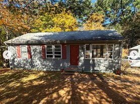 110 Logtown Rd in Amherst, MA - Building Photo