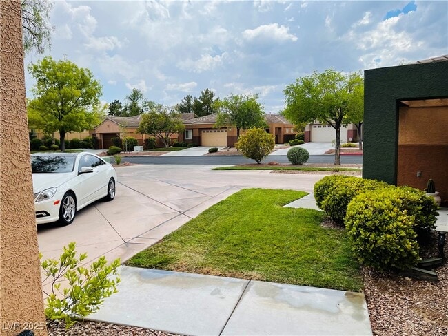 10608 India Hawthorn Ave in Las Vegas, NV - Building Photo - Building Photo
