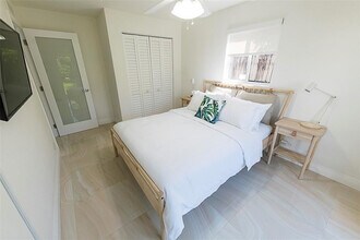 1162 Hayes St in Hollywood, FL - Building Photo - Building Photo