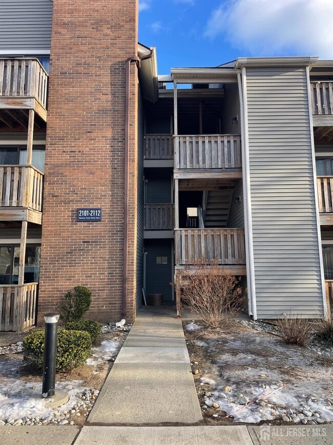 property at 2107 Ravens Crest Dr