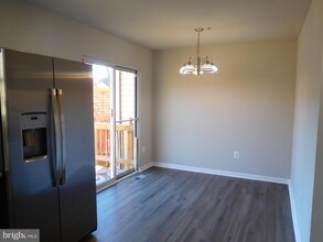 9928 Royal Commerce Pl in Upper Marlboro, MD - Foto de edificio - Building Photo