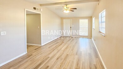 4401 N 72nd St in Tampa, FL - Building Photo - Building Photo