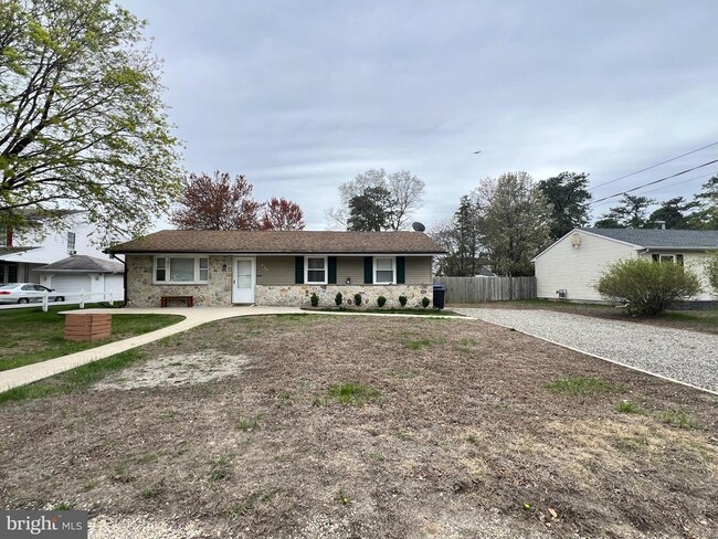 property at 424 Chippewa Trail