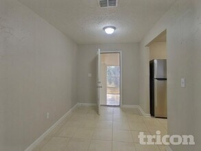 10002 N 24th St in Tampa, FL - Building Photo - Building Photo