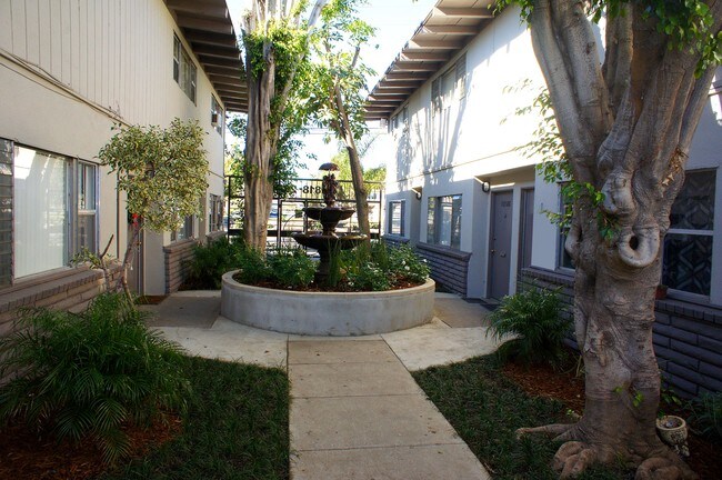 112 in Los Angeles, CA - Building Photo - Building Photo