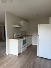 2412 Azalea Garden Rd, Unit 210 in Norfolk, VA - Foto de edificio - Building Photo