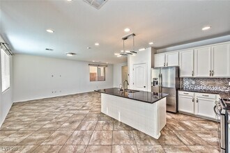 507 Bright Peridot Ave in Las Vegas, NV - Building Photo - Building Photo