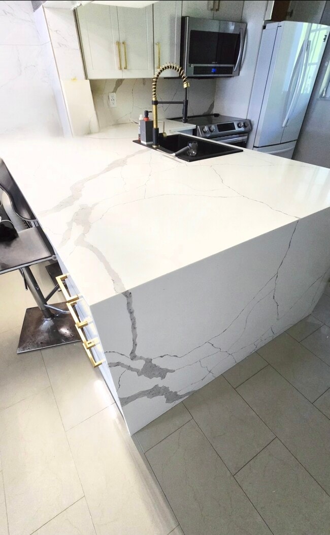 8407 Bernwood Cove Loop, Unit 503 in Ft. Myers, FL - Building Photo - Building Photo