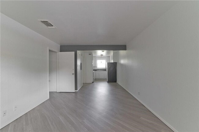 320 E 4th St in Arlington, TX - Foto de edificio - Building Photo