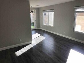 5620 Royal Castle Ln, Unit 204 in Las Vegas, NV - Building Photo - Building Photo