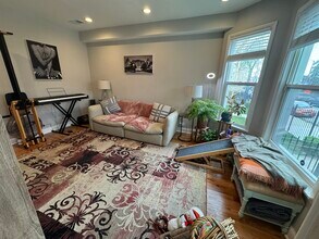 3130 N Kimball Ave, Unit 1 in Chicago, IL - Building Photo - Building Photo