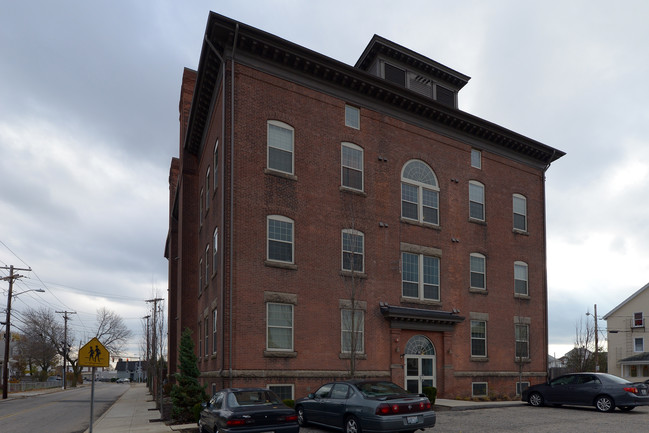 39 Webster St in Pawtucket, RI - Foto de edificio - Building Photo