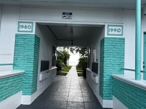 1990 Bay Dr in Miami Beach, FL - Building Photo - Building Photo