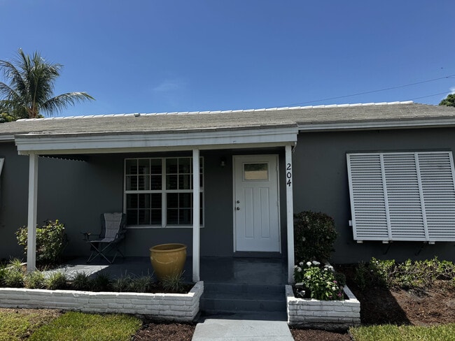 204 SE 2nd Ave in Boynton Beach, FL - Building Photo - Building Photo