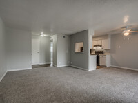 Shoreline Apartments in Tulsa, OK - Building Photo - Building Photo