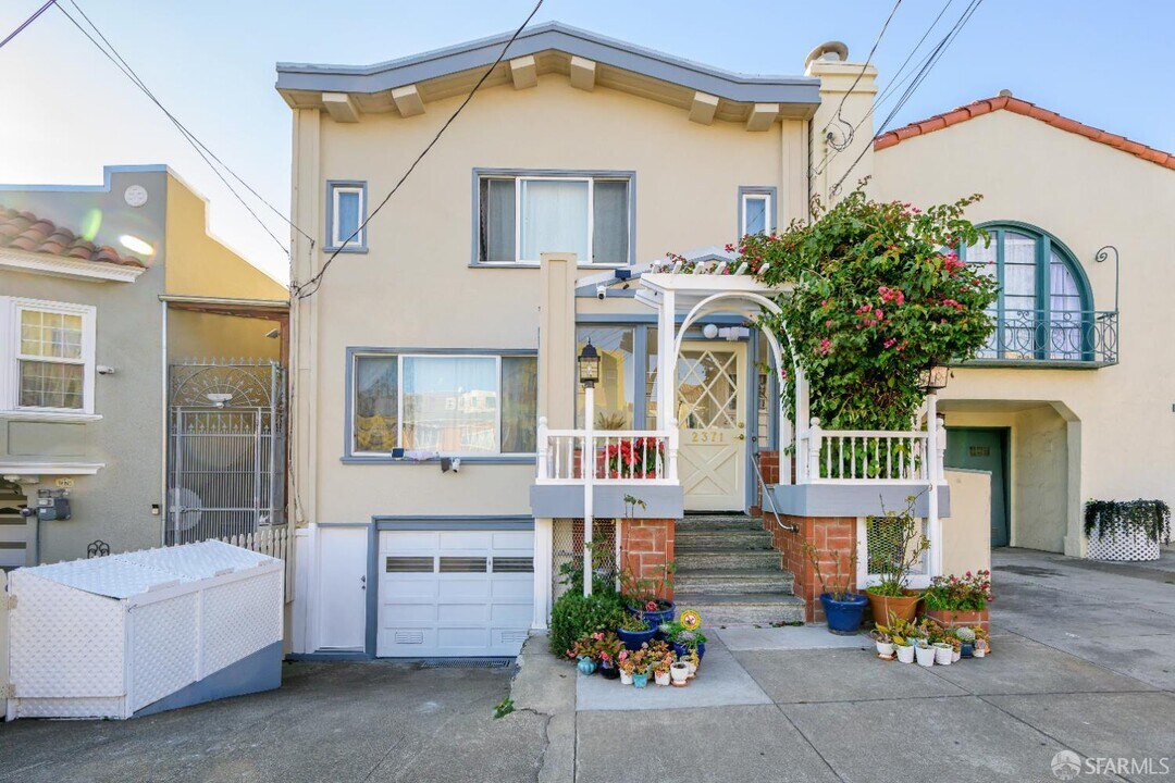 2371 30th Ave in San Francisco, CA - Building Photo