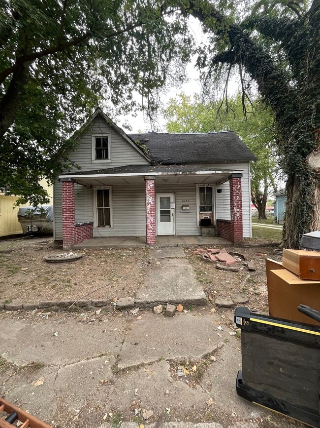 property at 1009 Baldwin St