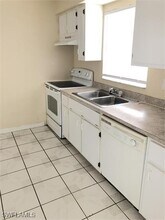 3325 SE 15th Pl in Cape Coral, FL - Building Photo - Building Photo