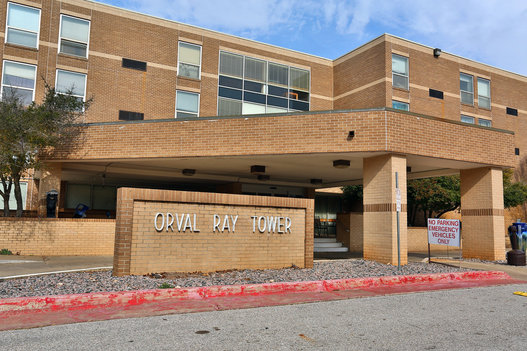 Orval Ray Towers in Oklahoma City, OK - Foto de edificio