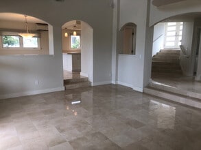 1007 Kuamauna St in Honolulu, HI - Building Photo - Building Photo